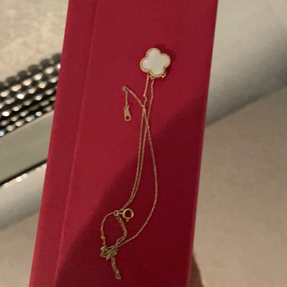 14k gold and mother of pearl four leaves clover necklace
